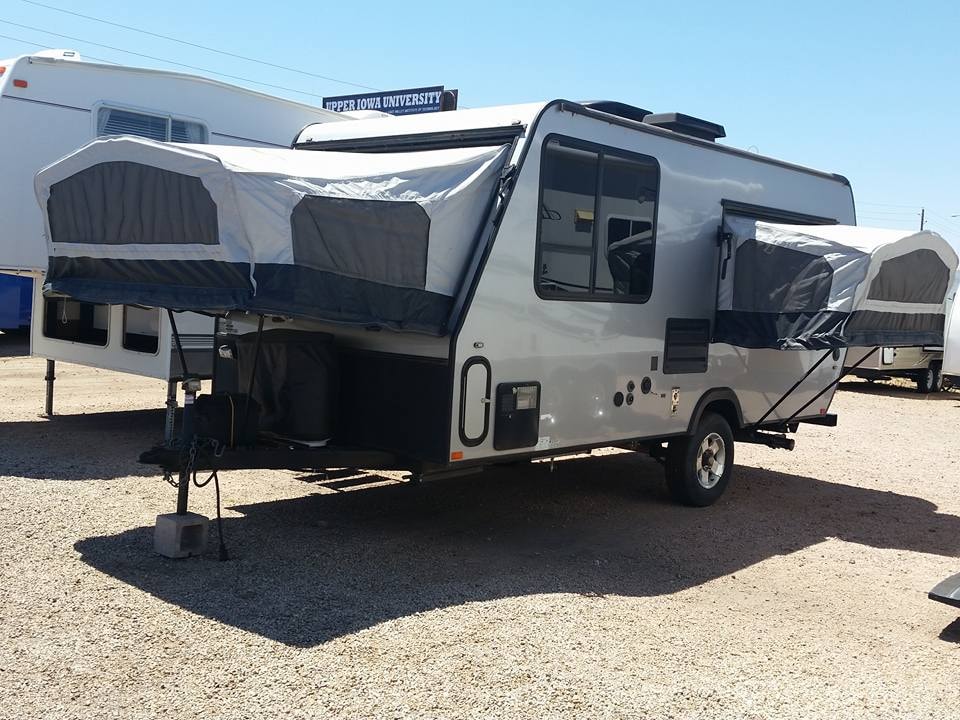 Starcraft Starstream exterior front view at dealership