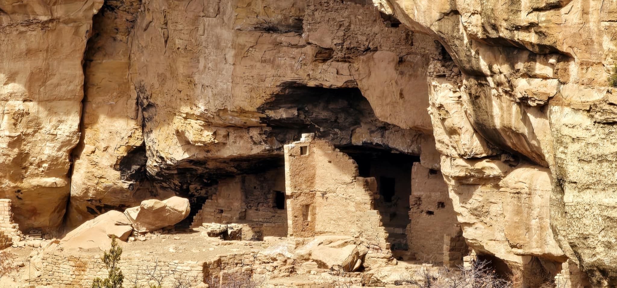 Ancient Ancestral Puebloan cliff dwelling tucked into a massive sandstone alcove at Mesa Verde National Park